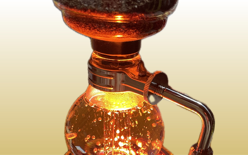 サイフォン式で淹れるコーヒーで香りと味を愉しめます