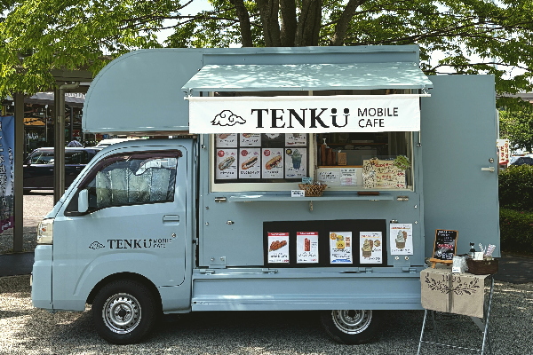 TENKU MOBILE CAFE~移動式カフェ~天空をイメージしたマットなブルーが目印